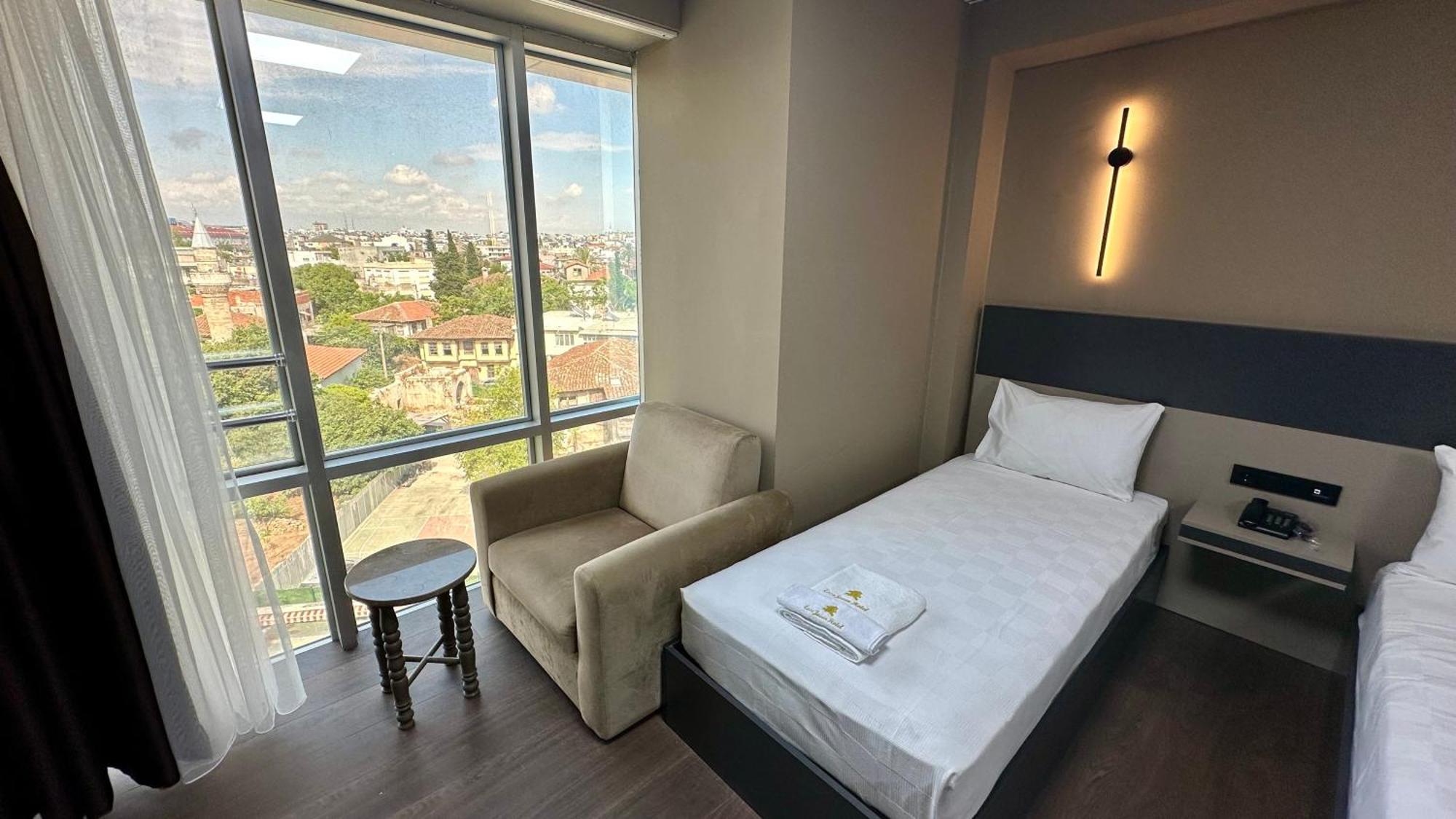 Esse Joven Hotel Antalia Esterno foto
