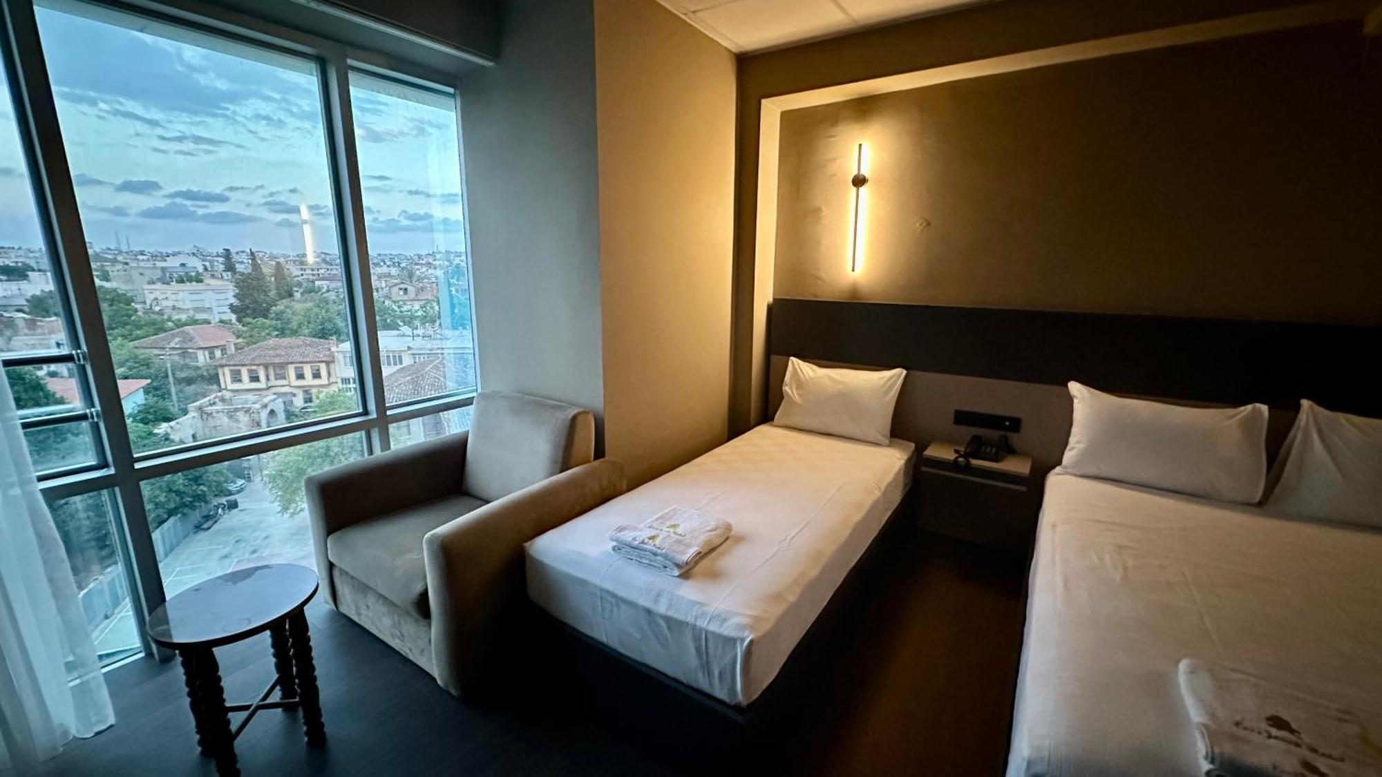 Esse Joven Hotel Antalia Esterno foto