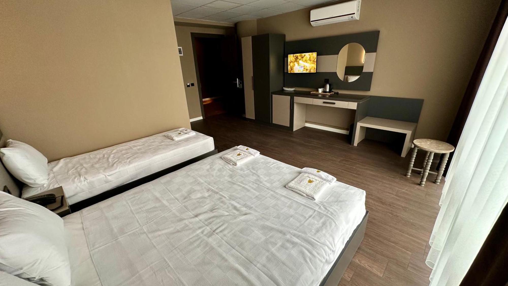 Esse Joven Hotel Antalia Esterno foto